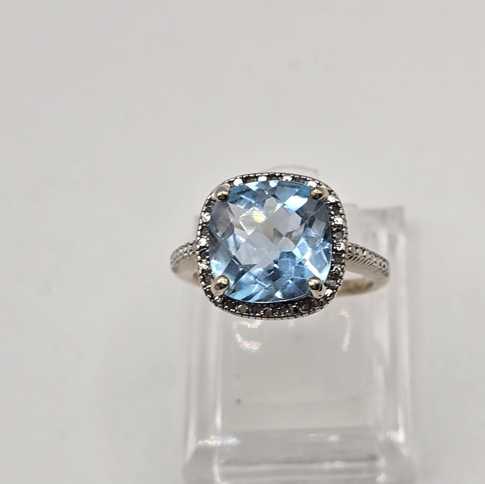 Victoria Townsend Aquamarine and Silver Ring